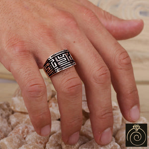 Unique Labyrinth Men’s Ring