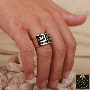 Unique Labyrinth Men’s Ring