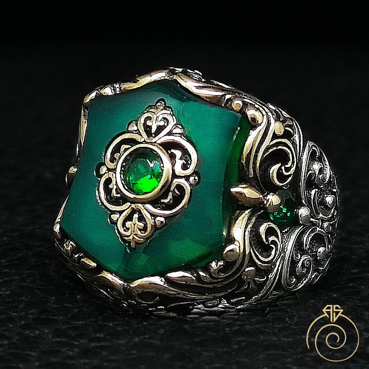 Green Emerald Men Ring Chivalric Shield Protection Heraldic
