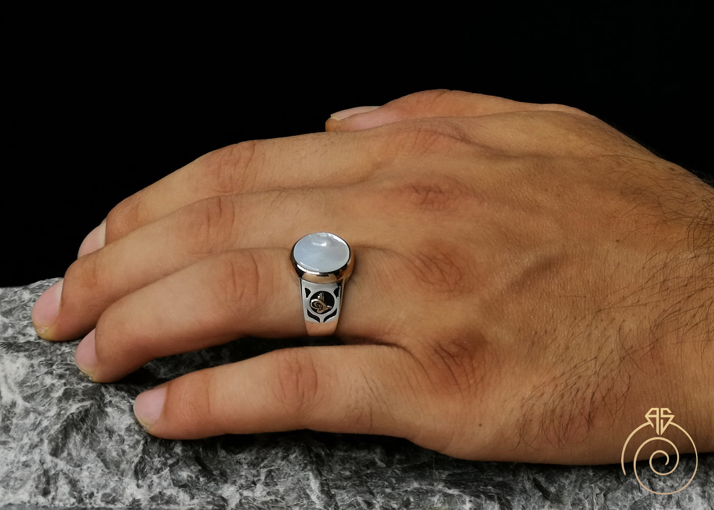 Nialaya Signet Ring With Pearl Dome in Metallic for Men | Lyst UK
