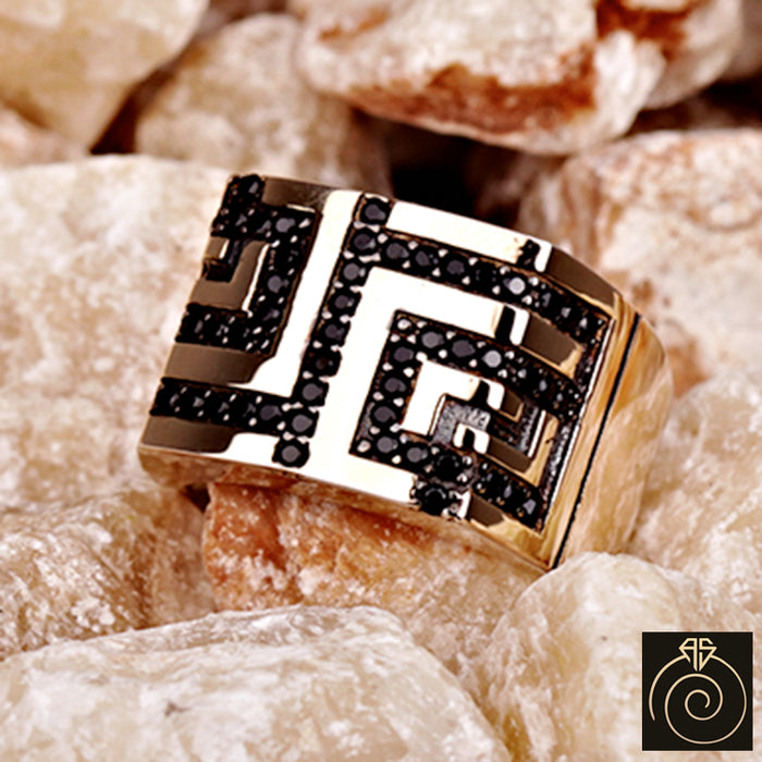 Unique Labyrinth Men’s Ring