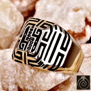 Unique Labyrinth Men’s Ring