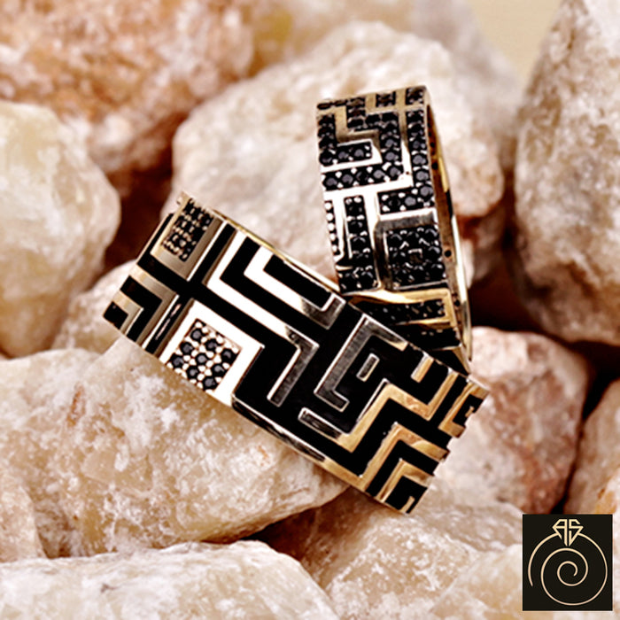 Unique Labyrinth Men’s Ring