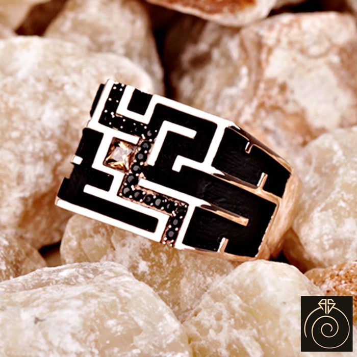 Unique Labyrinth Men’s Ring