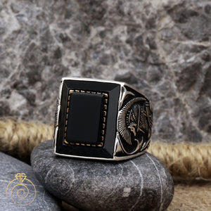 quartz-labmade-black-stone-ring