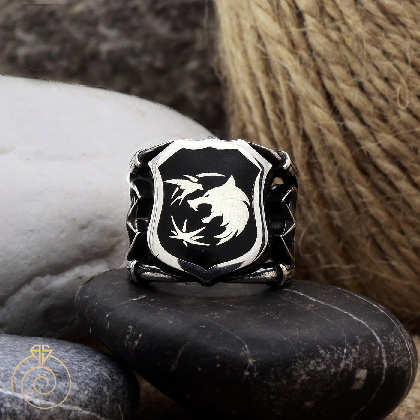 Wolf signet ring sale